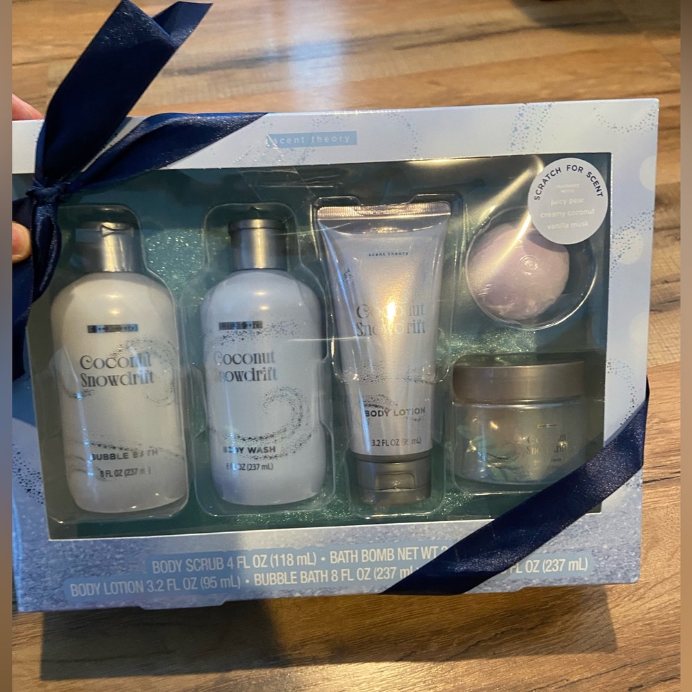 Scent Theory Coconut Drift Body Care Set
